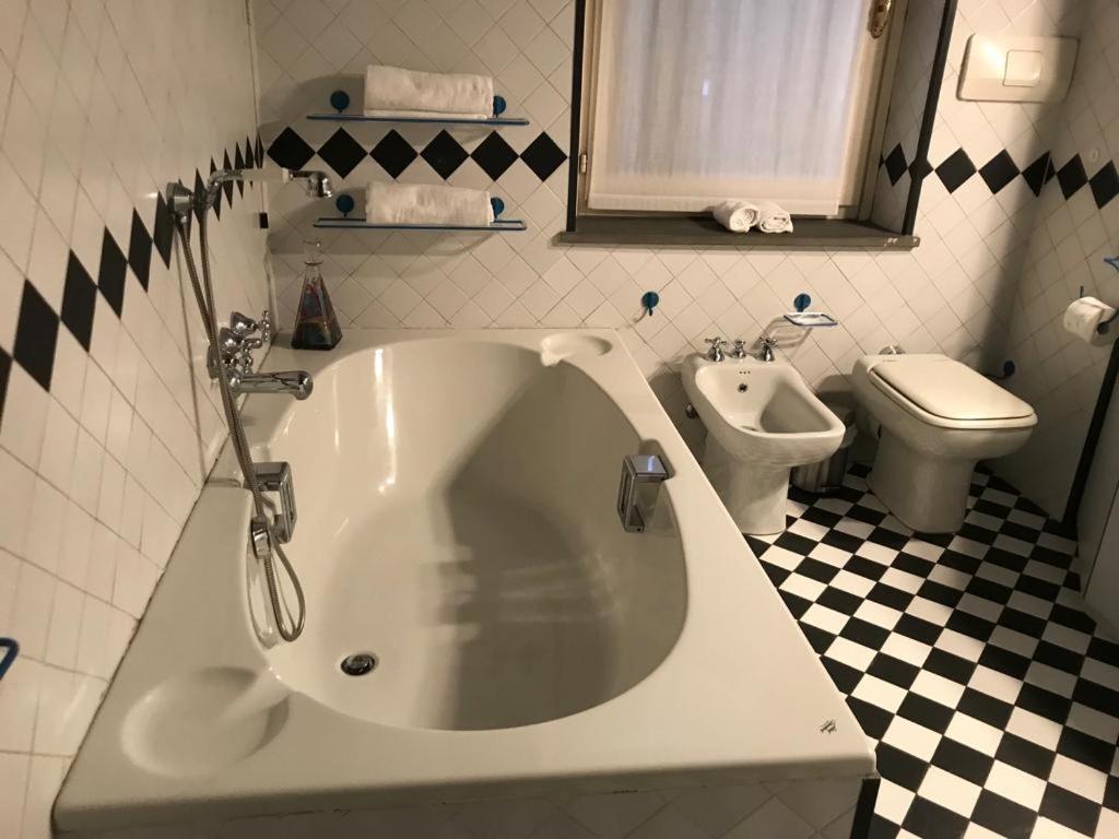 Apartmán Gatto Bianco Bergamo 9 Exteriér fotografie